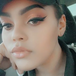 Meet your Posher, Briana